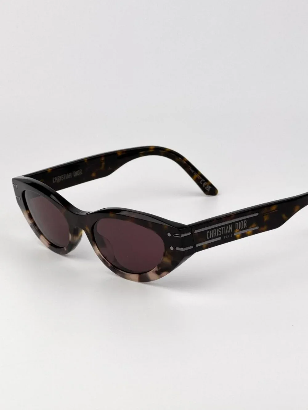 Dior DIORSIGNATURE B5I Sunglasses – Havana Oval with Bordeaux Lenses (25D0) - Picture 4 of 11